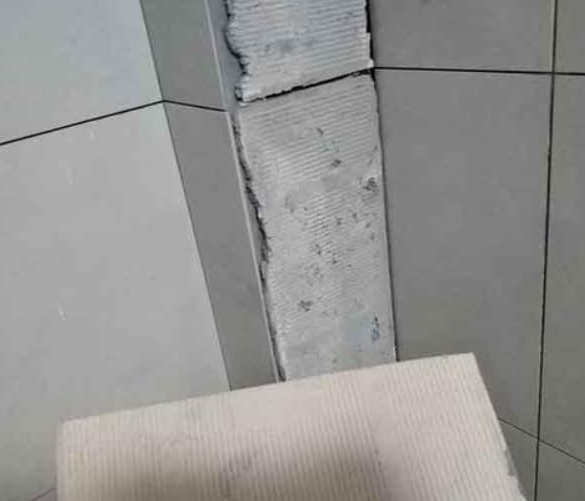 巴青瓷砖空鼓维修公司分享下厨房瓷砖脱落的补救措施。